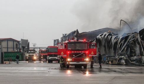 Τραγωδία στη Βιολάντα στα Τρίκαλα: «Οι γυναίκες είχαν διαλέξει να κάνουν νυχτερινή βάρδια γιατί είχαν μικρά παιδιά και τα φρόντιζαν το πρωί»