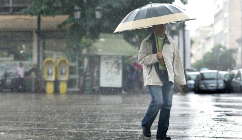 Ισχυρές βροχές σήμερα και κίνδυνος για πλημμύρες: Ποιες περιοχές βρίσκονται σε «κόκκινο συναγερμό», οι δύσκολες ώρες για την Αττική 