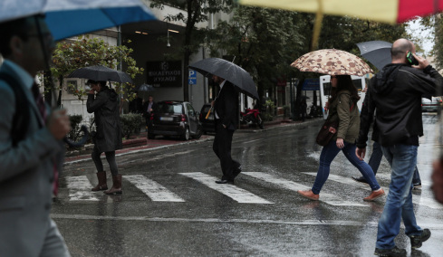 Ισχυρές καταιγίδες στην Αττική, στο επίκεντρο τα νότια προάστια: Live χάρτης με το πέρασμα της κακοκαιρίας που έχει σημάνει πορτοκαλί συναγερμό