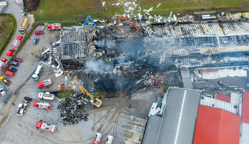 Συνελήφθη ο ιδιοκτήτης του εργοστασίου Βιολάντα και ακόμη δύο στελέχη μετά την τραγωδία στα Τρίκαλα