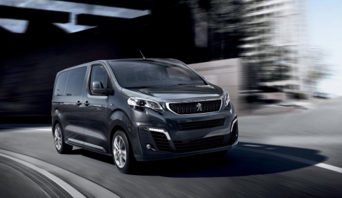 Αυτό είναι το van των οπαδών του ΠΑΟΚ στην Ρουμανία - Εχει lane assist;