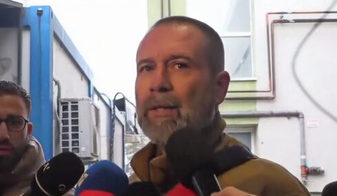 «Δεν είναι εύκολα τα πράγματα, είναι σοκαρισμένος», λέει ο πατέρας του 20χρονου τραυματία του τροχαίου στη Ρουμανία