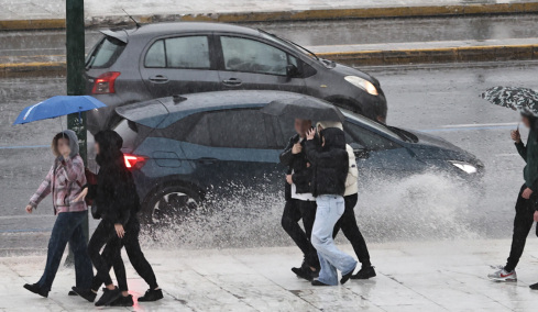 Ξεκίνησε η επέλαση της κακοκαιρίας Erminio: «Μέσα σε λίγες ώρες θα πέσει βροχή 3 μηνών», προειδοποιεί για την Αττική ο Τσατραφύλλιας - Δείτε live χάρτη