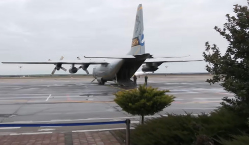 Στη Θεσσαλονίκη το C-130 με τις σορούς των επτά οπαδών του ΠΑΟΚ που σκοτώθηκαν στη Ρουμανία - Συγκίνηση στο τρισάγιο στην Τιμισοάρα