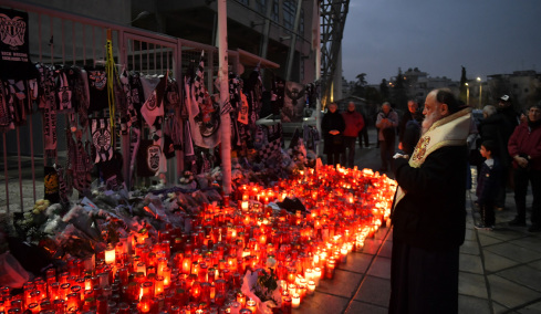Στη Θεσσαλονίκη το C-130 με τις σορούς των επτά οπαδών του ΠΑΟΚ που σκοτώθηκαν στη Ρουμανία - Τρισάγιο στην Τούμπα