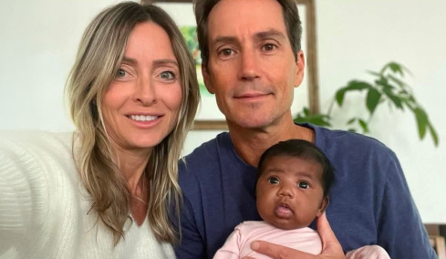 Ζευγάρι λευκών στη Φλόριντα μηνύει κλινική γονιμότητας γιατί γέννησε μαύρο μωρό - «Εμφύτευσαν λάθος έμβρυο»