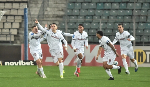 «Σούζα το αλογάκι» στο Πανθεσσαλικό: Η ΑΕΛ 2-0 τον Βόλο με υπογραφή Τούπτα, δείτε τα γκολ