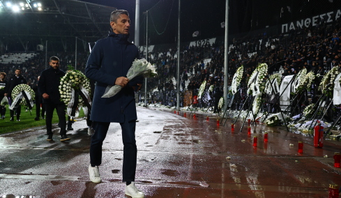  «ΠΑΟΚ παίξε για τον λαό σου που πέθανε στο δρόμο για να' ναι στο πλευρό σου»: Δάκρυσε η Τούμπα για τους αδικοχαμένους οπαδούς, βίντεο 