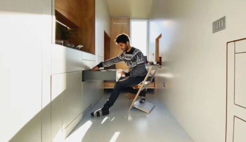 Αρχιτέκτονας ζει σε σπίτι 9 τ.μ. που μετακινείται και αψηφά τους κανόνες της παραδοσιακής κατοικίας