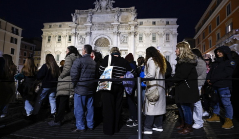 Παρατράγουδα με τα κέρματα τις πρώτες ημέρες εφαρμογής του εισιτηρίου στη Φοντάνα ντι Τρέβι