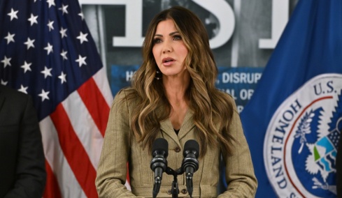 Τέλος η Κρίστι Νόεμ από το υπουργείο Εσωτερικής Ασφάλειας, ανακοίνωσε ο Τραμπ