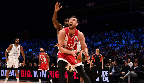 Ντουμπάι BC - Ολυμπιακός 74-70 (Γ' περίοδος): Επιστρέφουν με καλές άμυνες οι Πειραιώτες, Live 