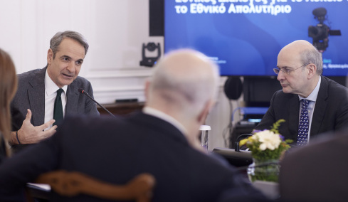 Εθνικό απολυτήριο: Δεν καταργούνται οι Πανελλαδικές, από το σχολικό έτος 2027-2028 αρχίζει η εφαρμογή του