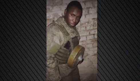 Οι Ρώσοι ζώνουν Αφρικανούς με νάρκες και τους στέλνουν στο μέτωπο, αφού τους εξαπάτησαν με υποσχέσεις για δουλειά - Συγκλονιστικές μαρτυρίες