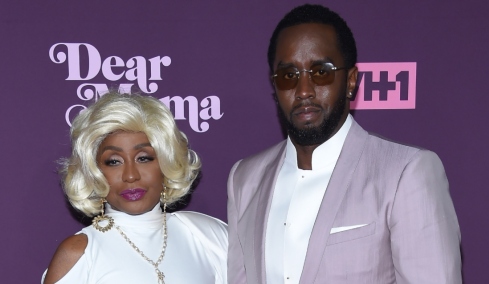 Diddy: Η μητέρα του ετοιμάζει ντοκιμαντέρ ως απάντηση στον ισχυρισμό του Netflix ότι τη χαστούκισε