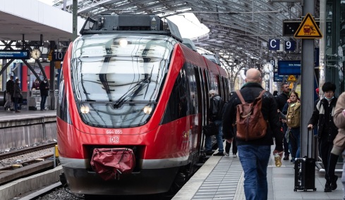 Bild: Έλληνας κατηγορείται ότι ξυλοκόπησε μέχρι θανάτου ελεγκτή σε τρένο στη Γερμανία