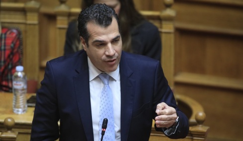 Κόντρα στη Βουλή για την τραγωδία στη Χίο: «Εγώ πιστεύω το λιμενικό, η αντιπολίτευση μπορεί να πιστεύει τους διακινητές» είπε ο Πλεύρης