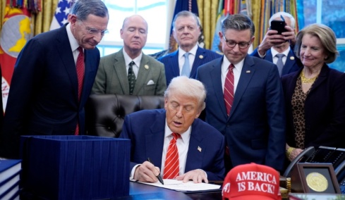 Δασμοί Τραμπ: Απειλή για επιβολή 25% σε χώρες με εμπορικές συναλλαγές με το Ιράν 