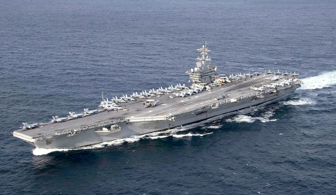 Το πλωτό «θωρηκτό» του Τραμπ που παραμονεύει το Ιράν: Αντέχει 25 χρόνια χωρίς ανεφοδιασμό