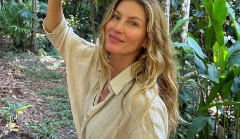 Ζιζέλ: Το βίντεο με την 3χρονη κόρη της να περπατά όπως εκείνη στην πασαρέλα που κέρδισε χιλιάδες σχόλια