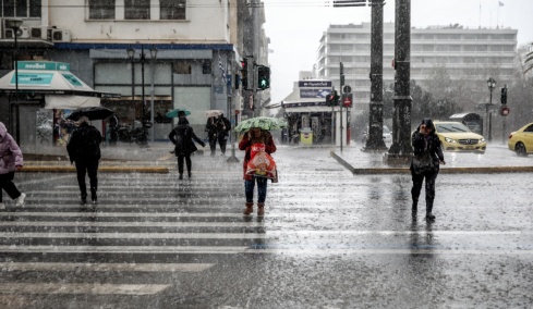 Καιρός: Επιδείνωση από τα δυτικά με ανεμοστρόβιλο στην Κέρκυρα και πλημμύρες στην Κεφαλονιά, πότε επηρεάζεται η Αττική