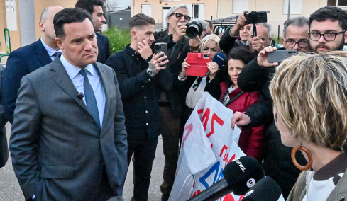 Στελέχη του ΚΚΕ διαδήλωναν στο νοσοκομείο του Άργους για τη... φρεγάτα Κίμων: Ο διάλογός τους με τον Άδωνι Γεωργιάδη