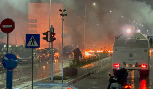 ΑΠΘ για τα επεισόδια: «Θλιβερή μειοψηφία μετέτρεψε την Πολυτεχνική σε θέατρο εγκληματικών συμπεριφορών» 