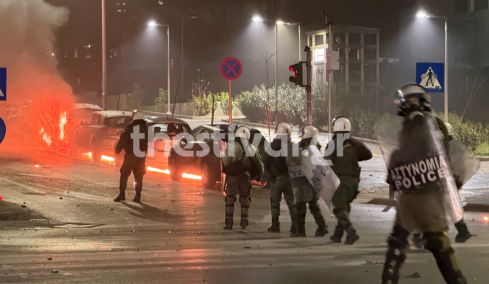 Πεδίο μάχης το ΑΠΘ με δεκάδες μολότοφ και δακρυγόνα: 309 προσαγωγές μετά τα σοβαρά επεισόδια, αστυνομικός στο νοσοκομείο με εγκαύματα