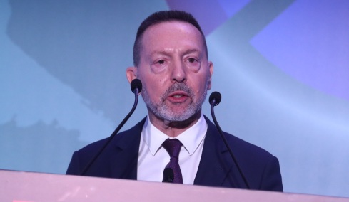 Η ελληνική οικονομία πάει καλά, προϋπόθεση για να συνεχίσει είναι η πολιτική σταθερότητα, λέει ο Στουρνάρας