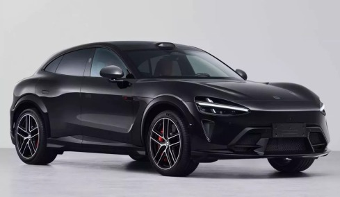 Ποια είναι η Ferrari από την Κίνα που «πατάει» την ορίτζιναλ;