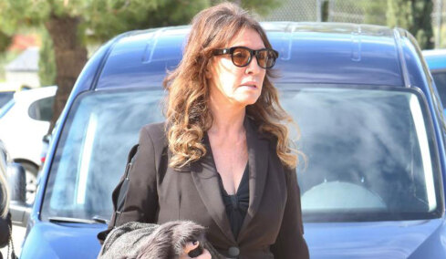 Συγγενείς και φίλοι στο τελευταίο αντίο του θρύλου της νυχτερινής διασκέδασης Λάκη Ραπτάκη