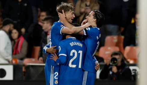 La Liga Βαλένθια-Ρεάλ 0-2: Η Βασίλισσα «άλωσε» το Μεστάγια και παρέμεινε στο κυνήγι της Μπαρτσελόνα, δείτε τα γκολ 