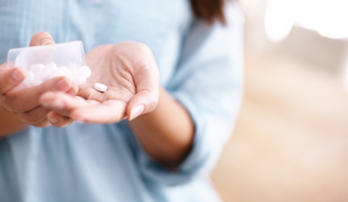 Έχετε χοληστερόλη και παίρνετε στατίνες; Τι αποκαλύπτει έρευνα για τις παρενέργειές τους
