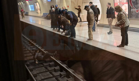 Άνδρας έχασε τις αισθήσεις του και έπεσε στις ράγες του μετρό στους Αμπελόκηπους