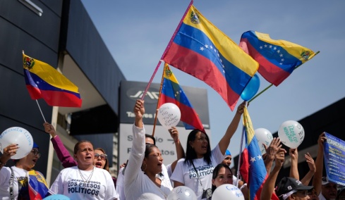 Αποφυλακίστηκαν ακόμη 23 πολιτικοί κρατούμενοι στη Βενεζουέλα με βάση τον νέο νόμο περί αμνηστίας 