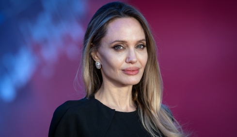 Η Αντζελίνα Τζολί ετοιμάζεται να εγκαταλείψει τις ΗΠΑ με τα δίδυμα παιδιά της