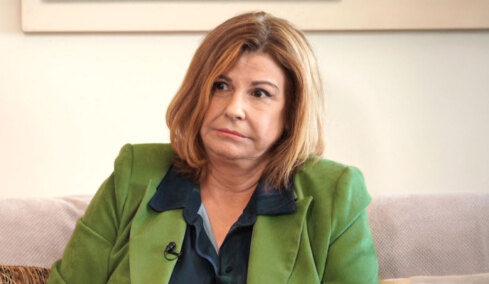 Αλεξία Έβερτ: Ο σύζυγός μου πήγε με πονοκέφαλο, έμεινε 8 ώρες στο χειρουργείο, 3 εβδομάδες στη ΜΕΘ και οι γιατροί έλεγαν «μην κάνετε πολλές ερωτήσεις»