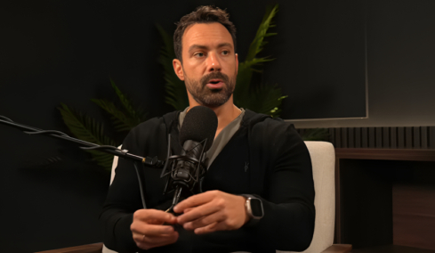 Σάκης Τανιμανίδης: Στην Ελλάδα μισούμε την επιτυχία, λέμε ότι κάποιος πέτυχε «γιατί είναι λαμόγιο»