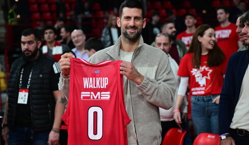 Ολυμπιακός: Πήρε τη φανέλα του Γουόκαπ ο Τζόκοβιτς, φωτογραφίες 