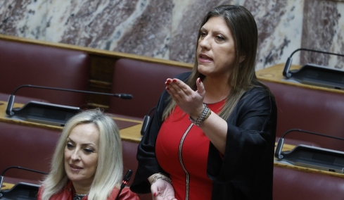 Νέο σόου από τη Ζωή Κωνσταντοπούλου στη Βουλή, αποκάλεσε «κηφήνες» τους βουλευτές της ΝΔ και αρνήθηκε να ανακαλέσει - Δείτε βίντεο
