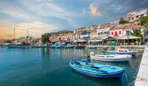 Το ελληνικό νησί που κάνει τους Βρετανούς να παραμιλάνε και αποθεώνεται στα διεθνή μέσα (vid)