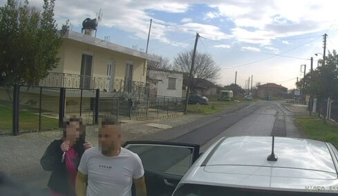 Έριχναν με όπλα και το διαφήμιζαν στο TikTok: Οι διαρρήξεις με τη λεία των 400.000 ευρώ και νέα βίντεο από τη δράση του κυκλώματος