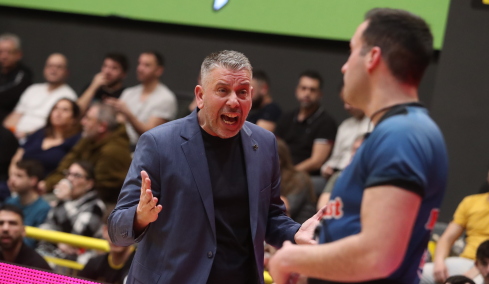 Τρομερό ξέσπασμα από τον Παπαθεοδώρου: «Δεν σε φοβάμαι ούτε εγώ ούτε το Μαρούσι, είσαι μικρός»