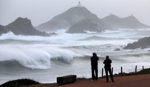 Ισπανία: Η καταιγίδα Οριάνα σαρώνει τη χώρα με έντονες βροχοπτώσεις και θυελλώδεις ανέμους