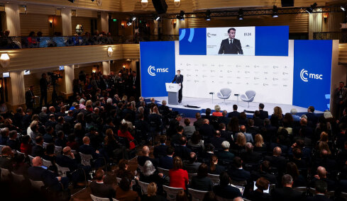 Η Ευρώπη μόνη στην εποχή των υπερδυνάμεων μετά το Μόναχο: Συζητήσεις για πυρηνική ομπρέλα και κοινό στρατό μετά τη στάση των ΗΠΑ