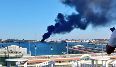 Υπό έλεγχο τέθηκε η πυρκαγιά που ξέσπασε χθες σε διυλιστήριο της Κούβας, δείτε βίντεο 