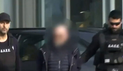 Η στιγμή της σύλληψης του ιδιοκτήτη του εργοστασίου Βιολάντα μετά την αναβάθμιση του κατηγορητηρίου, δείτε βίντεο 