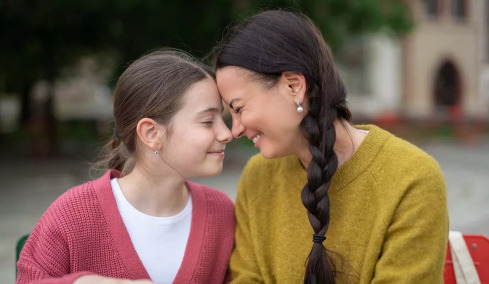 4 φράσεις που κάθε έφηβος θέλει να ακούσει από τους γονείς του
