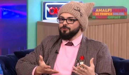 Akylas: Η ομοφοβική επίθεση στη Θεσσαλονίκη και οι οικονομικές δυσκολίες πριν από τη Eurovision