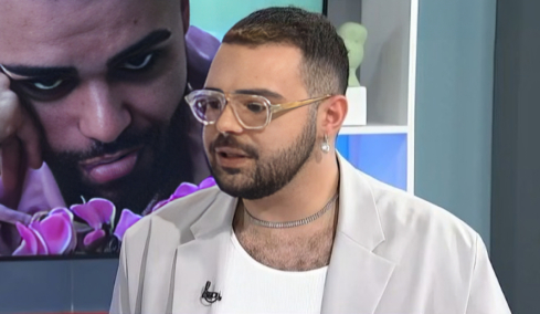 Akylas: Από το τραγούδι στην Ερμού στη σκηνή της Eurovision με το Ferto, ποιος είναι ο Σερραίος τραγουδιστής που θα εκπροσωπήσει την Ελλάδα